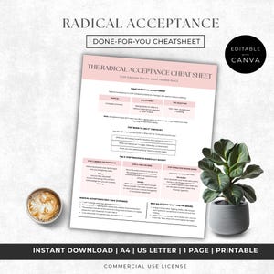 Puede incluir: Una descarga digital imprimible titulada "Radical Acceptance Cheat Sheet". El documento presenta un diseño rosa y blanco con texto que explica la aceptación radical, incluyendo una lista de verificación y pasos para practicar. Una taza de café y una planta en maceta también están en la imagen.