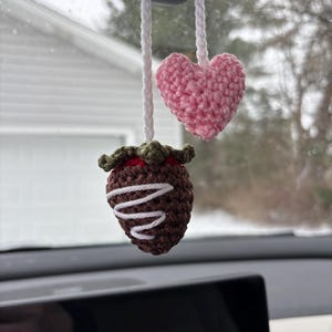 Crochet Car Charm, Chocolate Strawberry Charm, Cute Crochet mirror decor, Purse Charm, Valentine Gift for her, Pink Heart Charm