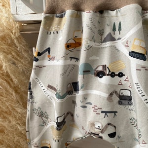 Coole Hose für Jungs / Pumphose für Babys und Kleinkinder / Babyhose / Bequeme Kinderhose / Motiv Baustellenfahrzeuge / Kran Bild 9