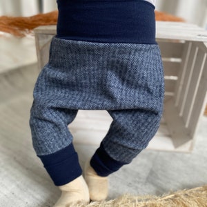 Pumphose aus Jacquard Jersey / Fischgrätenmuster / mitwachsende Hose / Babyhose / Knickerbocker / bequeme Babykleidung / blau Bild 8