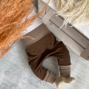 Pumphose für Babys und Kleinkinder aus kuscheligen Wintersweat / Warme Mitwachshose / Kinderhose / Winterhose für Kinder / Sweathose / braun image 4