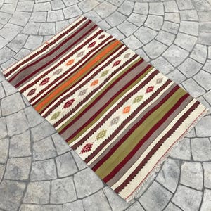 2x3 kleiner Vintage Teppich Stickerei kleiner Teppich, gestreifter kleiner Kelimteppich, türkischer kleiner Teppich, Fußmatte, minimalistischer kleiner Teppich, quadratischer kleiner Teppich