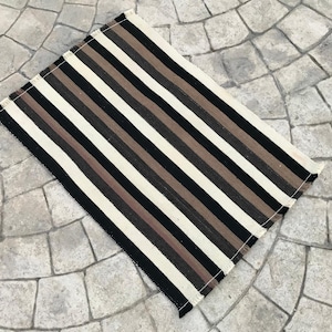 2x2 Vintage Neutral kleiner Teppich, gestreifter kleiner Kelim Teppich, türkischer kleiner Teppich, Fußmatte, minimalistischer kleiner Teppich, quadratischer kleiner Teppich, 1,8 x 2,5