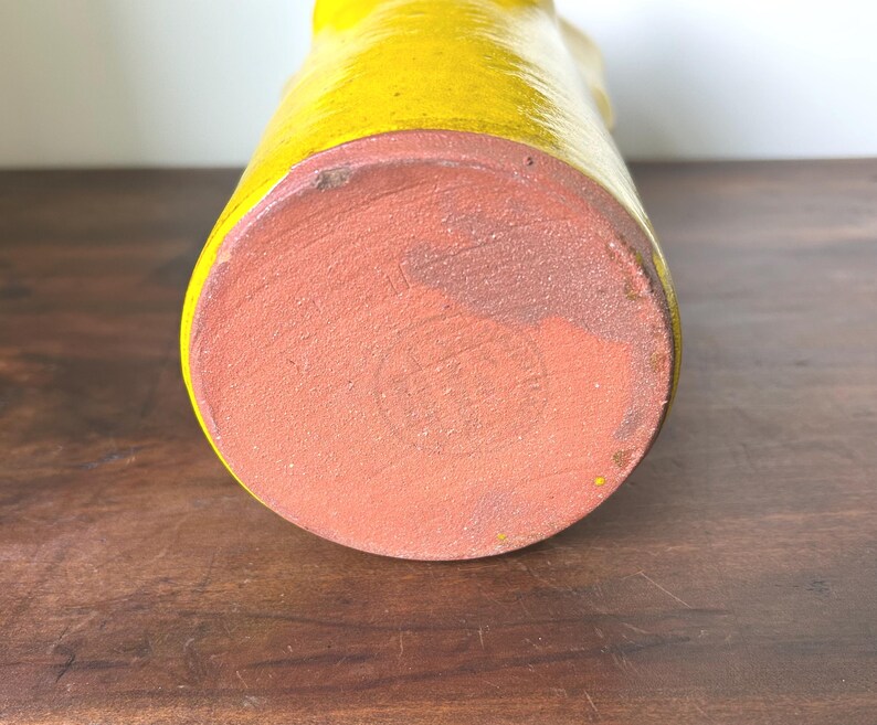 Jarrón de cerámica vintage amarillo ácido, cerámica portuguesa, borde ondulado, decoración escultórica moderna de mediados de siglo. imagen 8