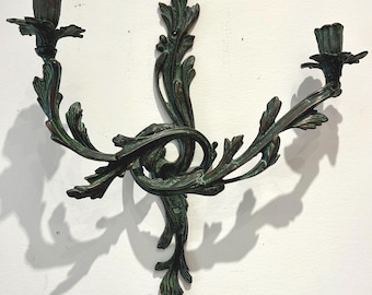 Aplique de pared rococó vintage de bronce, candelabro barroco con forma de hoja, pátina verdigrís.