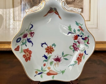 Elegant Vista Allegre Mottahedeh Historic Charleston Sumatra Fine Porcelain Butterfly and Floral Shell Dish