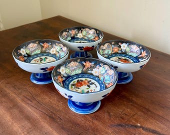 Set of 4 Vintage Japanese Imari Porcelain Footed Bowls – Scalloped Pedestal Dishes