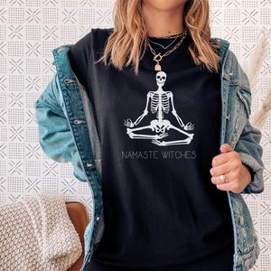 Skelet Namaste T-Shirt, Halloween T-Shirt, Halloween Yoga T-Shirt, Herfst tshirt, Herfst Halloween Skeleton, Yoga Shirt, Namaste Shirt