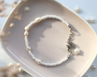 Perlenarmband mit Süßwasserperlen / schlichtes Armband / Süßwasserperlen Armband / Geschenkidee