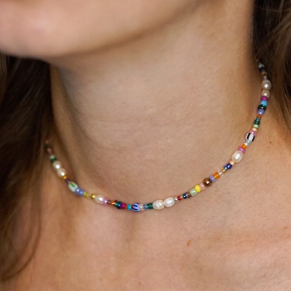 Handgemachte bunte Perlenkette mit Süßwasserperlen / Halskette / Choker / Beaded Necklace / Colorful Chain / Geschenkidee Freundin/Frau