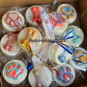 Pastel Paw/Bone Themed Oreos! Sold by the Dozen! Mix of pastel colors! Paws/Bones! HEAT SENSITIVE!