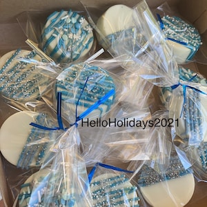 Frozen Themed Oreos! 1 Dz Choc Covered Oreos- topped with a variety of blues/blue/white sprinkles. HEAT SENSITIVE! Read messages for updates