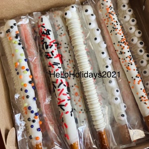 1 Dozen Halloween Pretzels- Mixed as shown in photos. HEAT SENSITIVE!