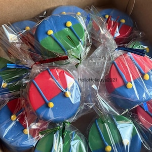 1 Dozen Oreos- Mario and Luigi Inspired. Mix of both colors! HEAT SENSITIVE! Please read messages for delivey updates!