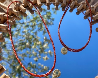 Collier en perles Miyuki terracotta avec pendentif soleil en acier inoxydable