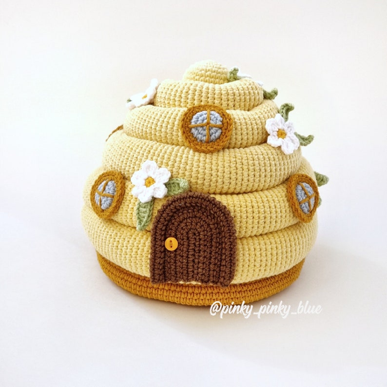 Ruche avec des abeilles au crochet image 3