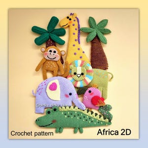 Peut inclure: Une collection de figurines d'animaux africains crochetés aux couleurs vives, dont une girafe, un lion, un éléphant, un crocodile, un singe et un oiseau, ainsi que des palmiers. Le texte "Crochet pattern" et "Africa 2D" sont visibles.