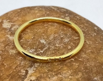 Minimalistyczny pierścionek z diamentem ze srebra próby 925: cienka obrączka ślubna