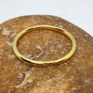 Minimalistischer Silber Diamant Ring, Dünner Ehering, Moderner Silber Ring, handgemachter Ring, Comfort Fit Ring, Geschenk für sie. Schlichter Diamant Ring,