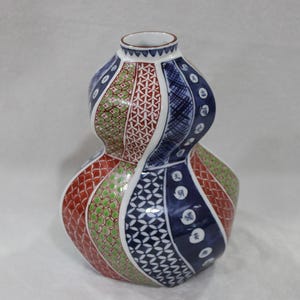 arita japanese asian vase blue white multi color double gourd vase 7.5&quot;