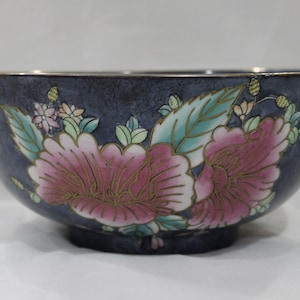 Cuenco decorativo chino vintage pintado a mano de WBI con diseño floral azul y rosa de 10&quot;