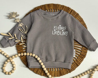 Baby- und Kinderpullover mit der Aufschrift "Kleiner Liebling" - Besondere Geschenke zur Geburt oder Taufe - süße Baby- und Kinderkleidung