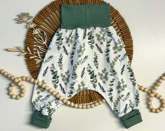 Baby Pumphosen mit Eukalyptus in zarten Mint Tönen - luftige Babykleidung - Geschenk zur Geburt - ein absolutes MUST HAVE - Gr. 44-110