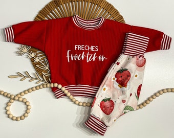 Babyoutfit Freches Früchtchen - Pumphose mit Erdbeeren mit passendem Sweater - Sommerkleidung für Mädchen und Jungs - Geschenke - Gr. 44-110