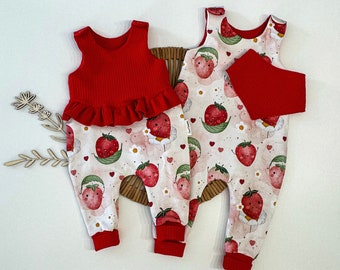 Strampler mit Erdbeeren - süße Babykleidung für den Frühling und Sommer mit lustigen Früchten - neutrale Babykleidung - Geschenke zur Geburt