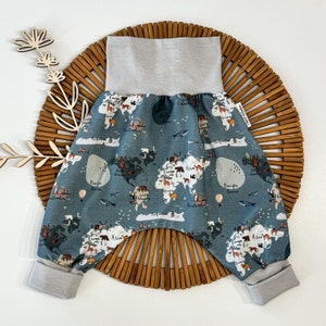 Baby Pumphose Weltkarte - Babygeschenke zur Geburt - Taufgeschenk Junge - Spielhosen - Baby Hose - Kinderkleidung - Kinderhose blau