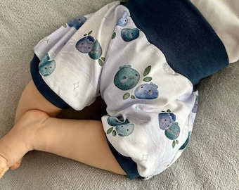 Kurze Pumphose mit Blaubeeren - Kinder Shorts für Jungs und Mädchen - Sommer Babykleidung - kurze Hosen - Babygeschenke - Gr. 56-128