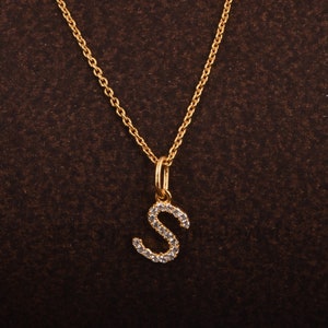 Collar con inicial escrita, colgante con alfabeto S, dije de oro macizo de 14 quilates, collar minimalista, colgante para regalo.