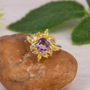 Bague améthyste et péridot faite main, bague en argent 925 et placage d&#39;or, bijoux décoratifs floraux, cadeau de bague de cocktail pour anniversaire, mariage.