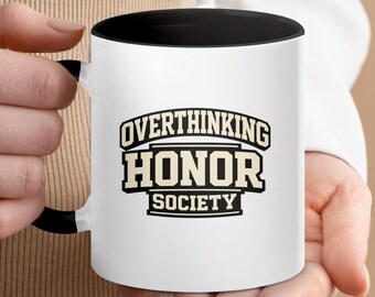 Mug Overthinking Honor Society, tasse de café universitaire drôle et pleine d'esprit