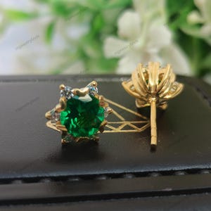 Brincos de esmeralda * Brincos com várias pedras * Pesos de orelha * Brincos de argola vitorianos * Brincos Collette * Brincos de argola * Brincos femininos * Brincos