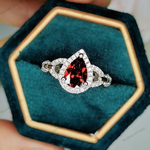 Beautiful Pear Cut Garnet ring 925 Sterling Silver Vintage Garnet & Diamond ring Gift For her Engagement ring Wedding ring