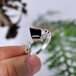 Black Spinel Ring for her-vintage kite cut stone ring-statement solitaire silver ring-unique Engagement ring-Anniversary ring-christmas gift