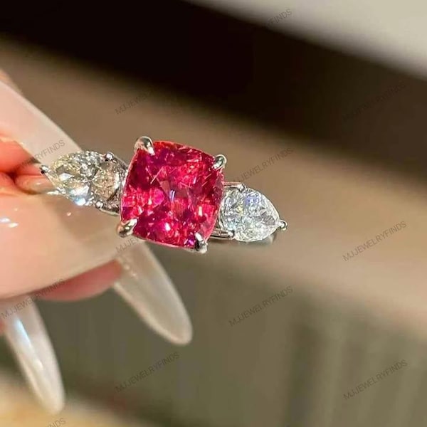 Anillo de compromiso de plata de ley con tres piedras de espinela roja