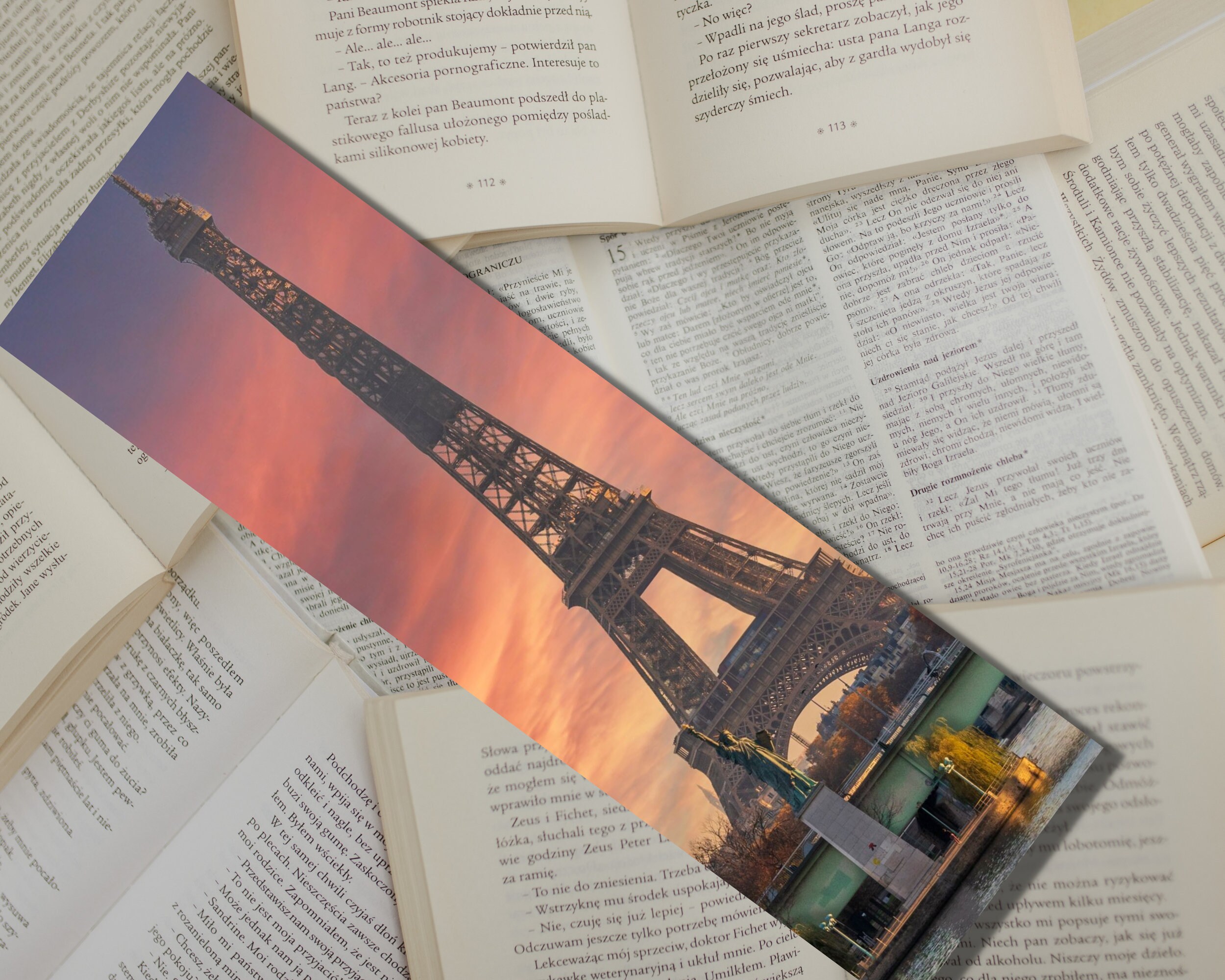Carte De Vœux Vierge Avec Motif Tour Eiffel Avec Parapluie Rouge - Avec Enveloppes - Pour