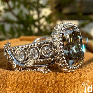 Vintage 5,24 TCW lichtgrijze Old Mine kussen geslepen verlovingsring, ring set tak en blad Moissaniet trouwring, Milgrain verborgen halo ring