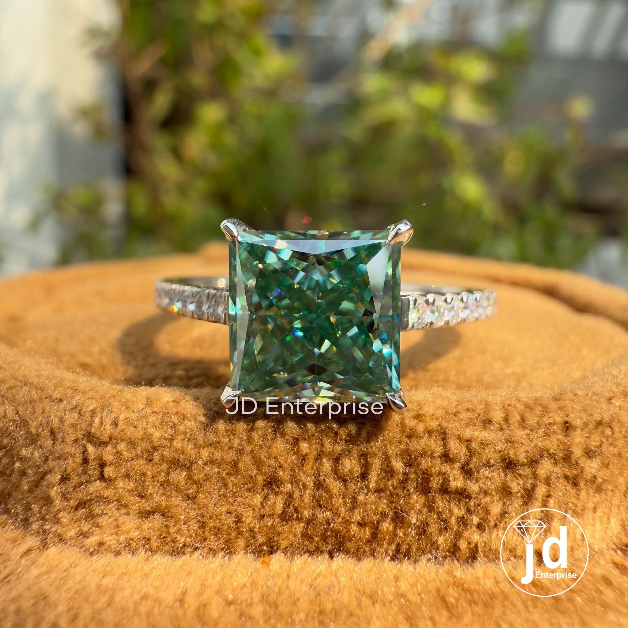 2.00ct ブループリンセスカットダイヤモンドハローリング