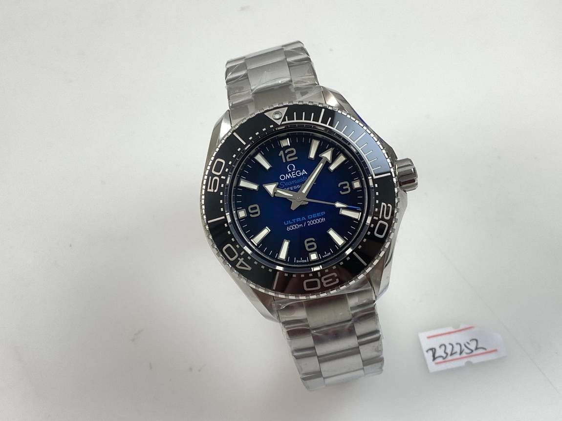 Seamaster Planet Ocean Ultra profundo. 6000M 45 5 mm Acero Negro Azul descolorido. Impresionante