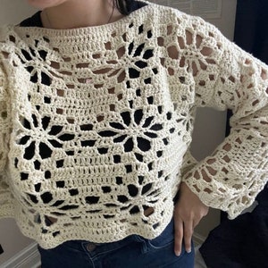 Modèle de pull à fleurs au crochet