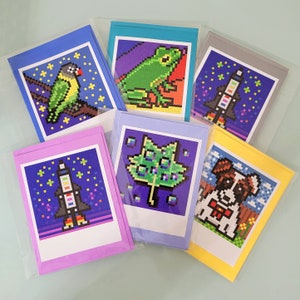 Cartões de felicitações feitos à mão em pixel art