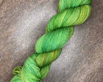 Wool Hand Dyed Sock Yarn Skein Skein 100g Gift Knitting Crochet Green Yellow Frog Kelly Emerald Grass Meadow