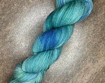 Wool Hand Dyed Sock Yarn Skein Skein 100g Gift Knitting Crochet Tonal Blue Turquoise Water Waves Ocean Deep Sea Sea Lagoon Caribbean