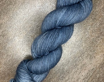 Wool hand dyed sock yarn skein 100g gift knitting crochet solid blue water ocean deep sea sea universe space navy marine