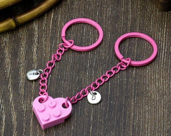 Llavero de corazón colorido personalizado, llavero a juego, llavero de pareja con inicial de personalización, regalo para novio o novia, regalo para ella o él ser querido