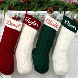 Medias navideñas tejidas personalizadas, medias navideñas tejidas familiares 2024, medias navideñas bordadas con nombre, medias con monograma