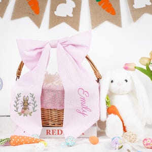 Personlig påskkorg Seersucker-rosett, anpassad monogramrosett, blomsterflickkorg, present till nybliven mamma, påskäggjaktsdekoration bild 11